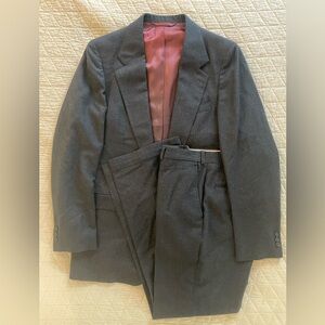 J. G. HOOK Vintage 80’s Subtle Stripe 2-Button Wool Suit in Charcoal Size 40 R